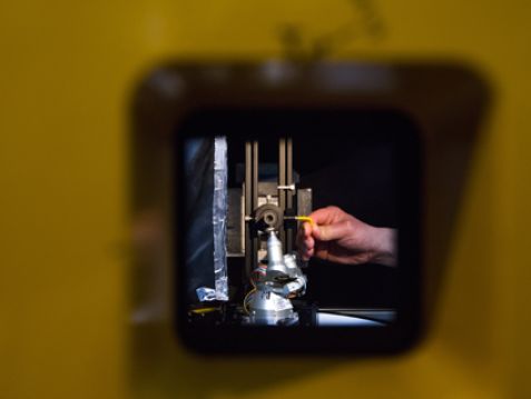 Looking inside the diffractometer BioDiff. 